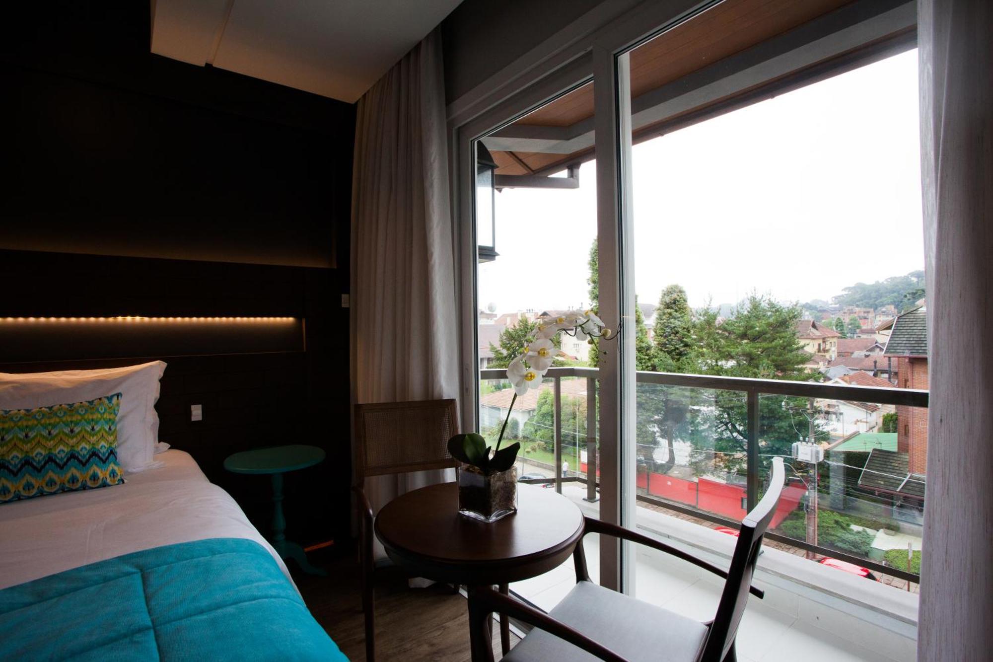 Cercano Hotel
