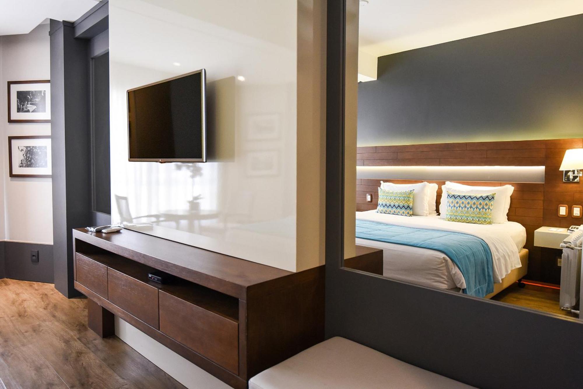Hotel Cercano 4*